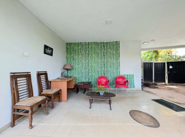 4 Bedroom House for Sale in Kohuwala